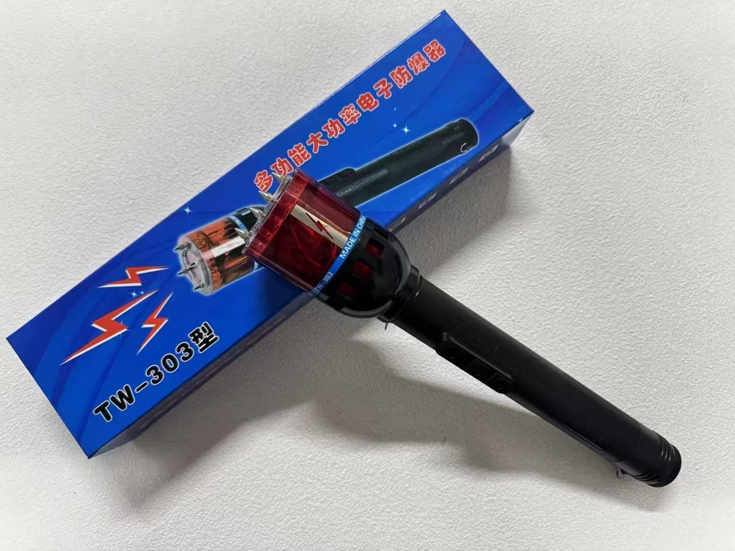 🔥303 Self-Defense Flashlight Features include high beam, alarm, anti-robbery