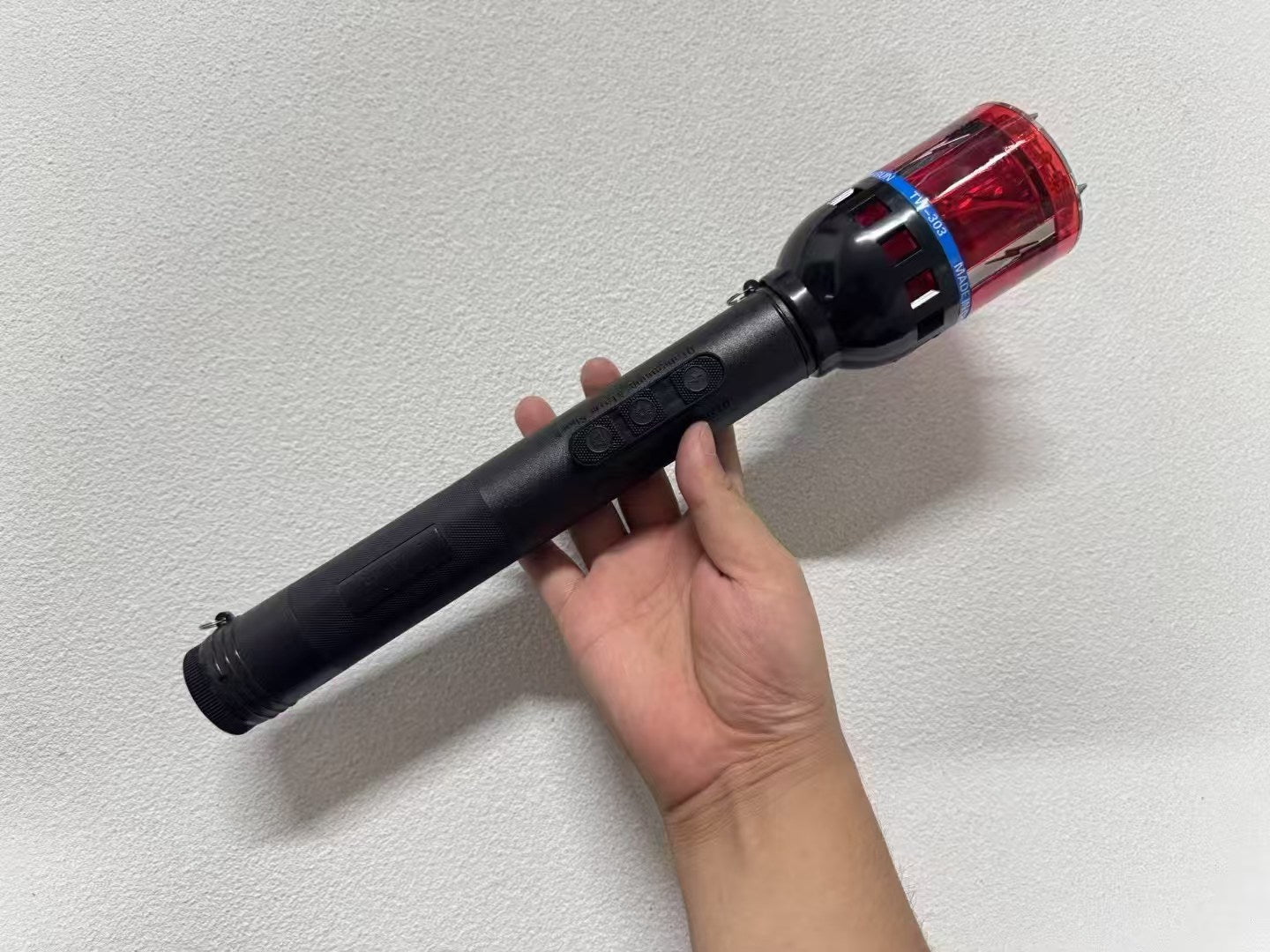 🔥303 Self-Defense Flashlight Features include high beam, alarm, anti-robbery