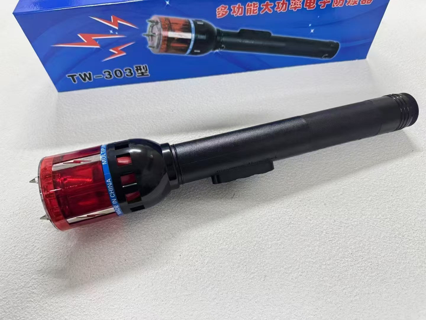 🔥303 Self-Defense Flashlight Features include high beam, alarm, anti-robbery