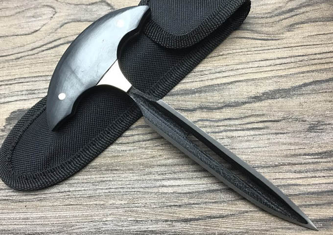 Triangular hand stiletto