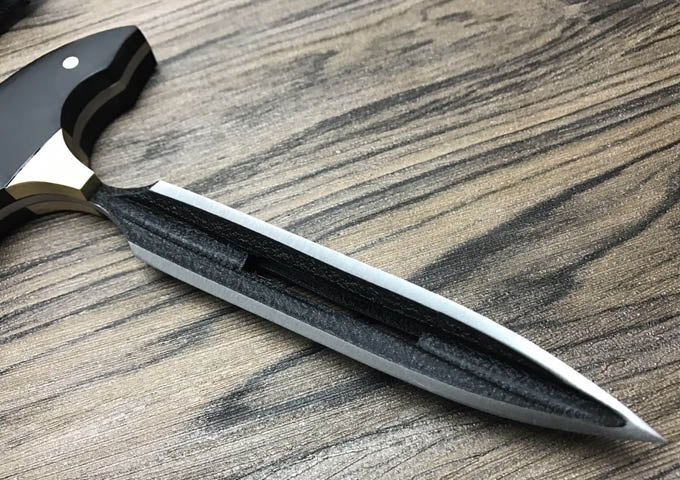 Triangular hand stiletto