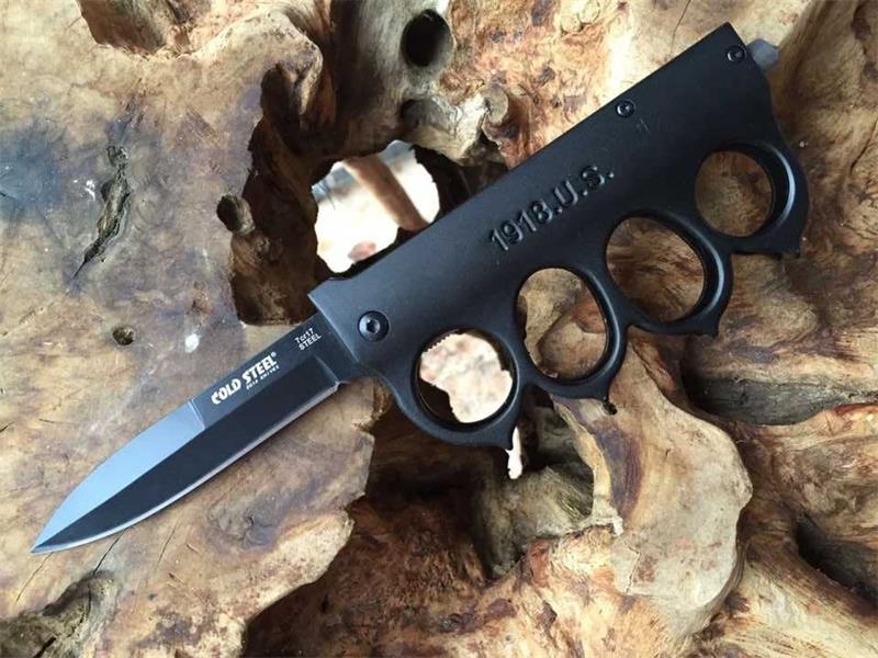 Knuckle guard defensive folding knife
