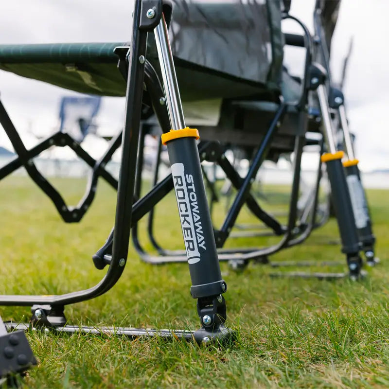 Close-up of the hunter topo Stowaway Rocker’s spring-loaded rocker leg on grass.