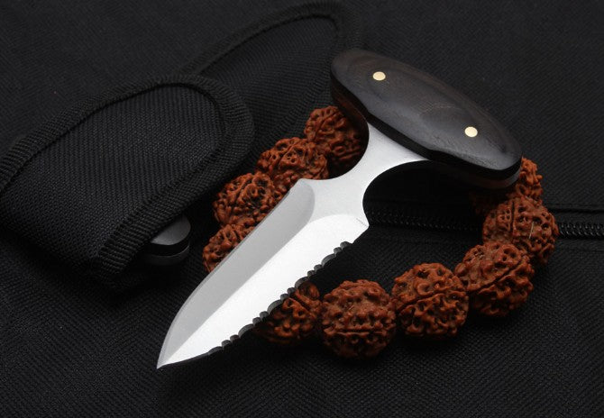 Guardian serrated knuckle duster