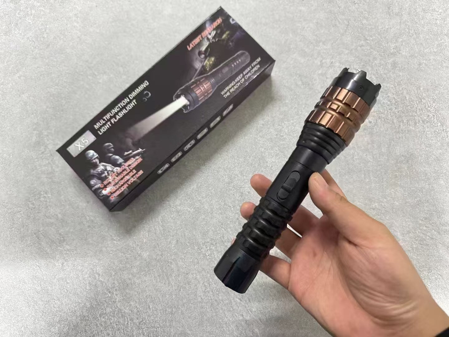 Miniature stun gun X5 high-powered flashlight [celebration] High-powered strobe light, adjustable focus and zoom