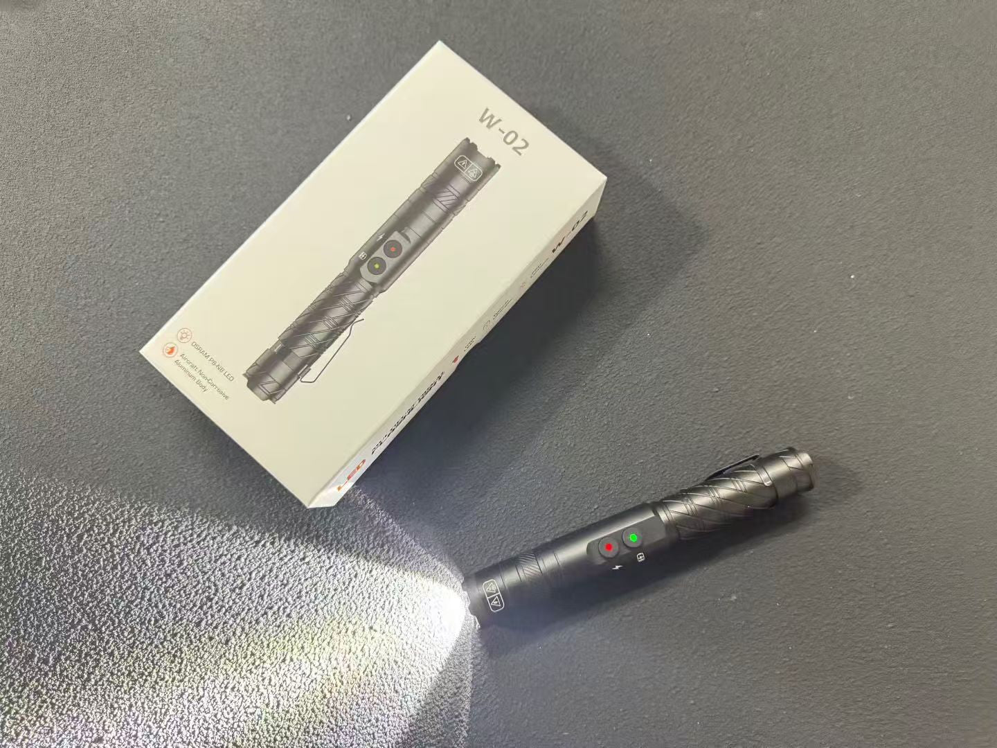 New W-02 flashlight 🔥 Diamond Black, 800 lumens light, 170-meter beam distance.