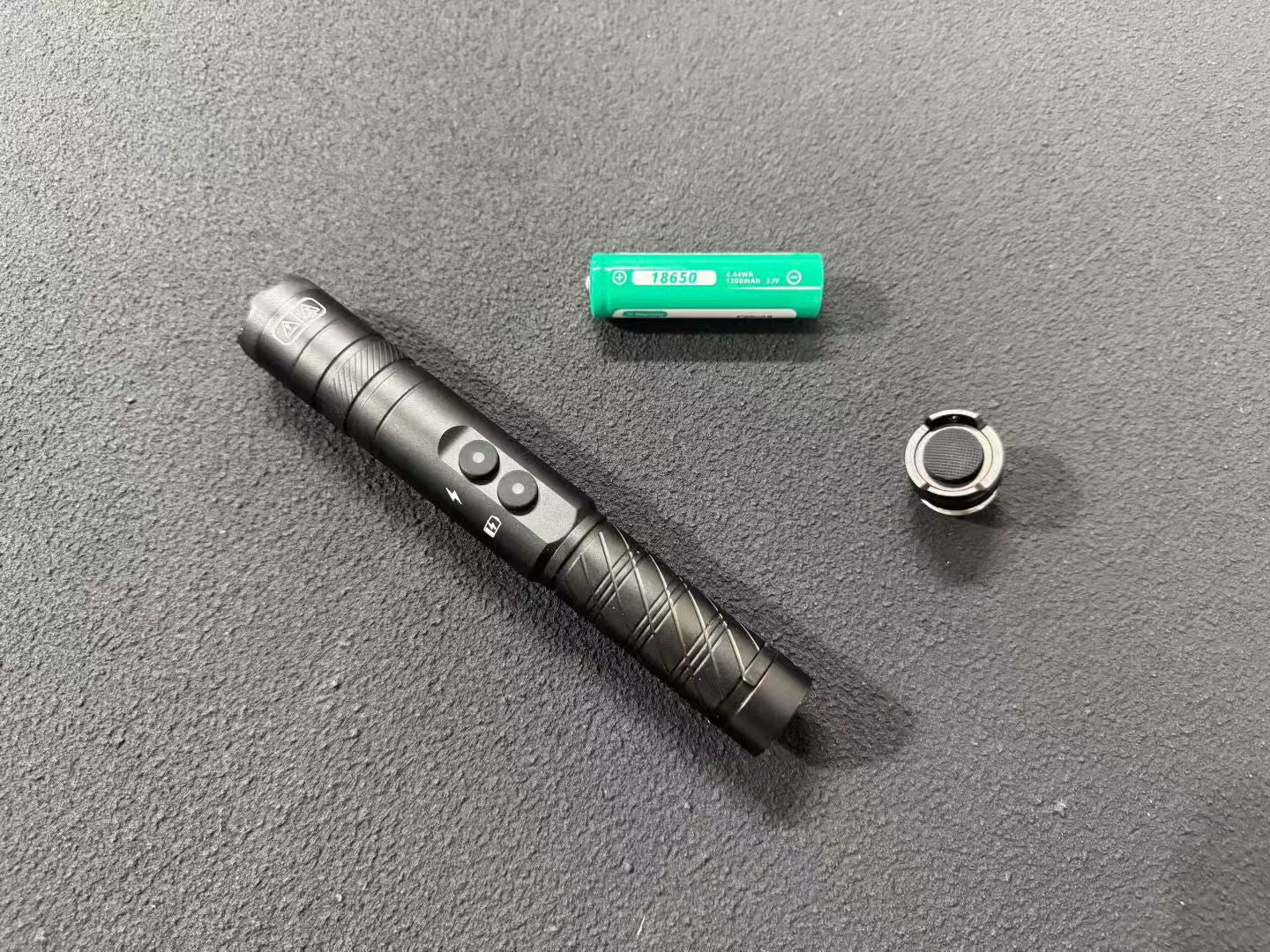 New W-02 flashlight 🔥 Diamond Black, 800 lumens light, 170-meter beam distance.