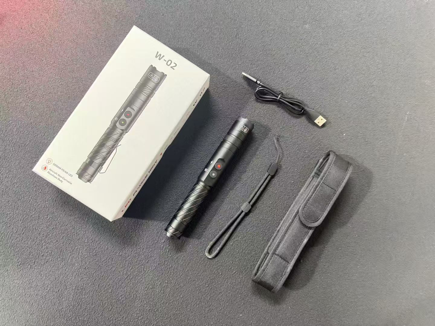 New W-02 flashlight 🔥 Diamond Black, 800 lumens light, 170-meter beam distance.