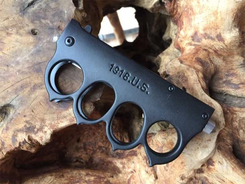 Knuckle guard defensive folding knife