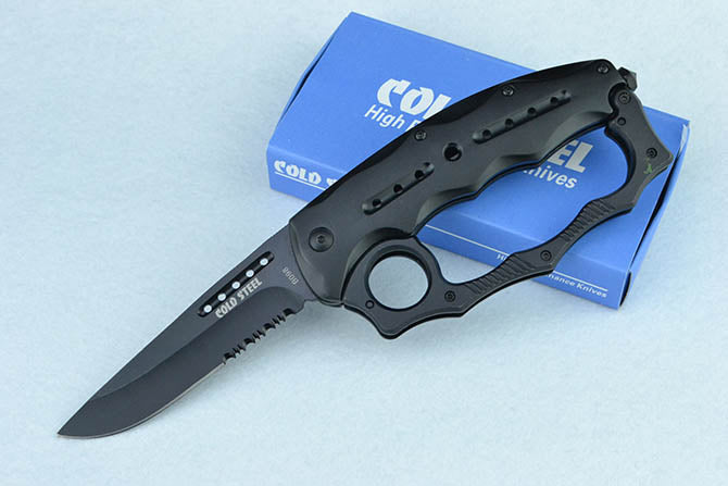 Knuckle guard quick-opening folding knife