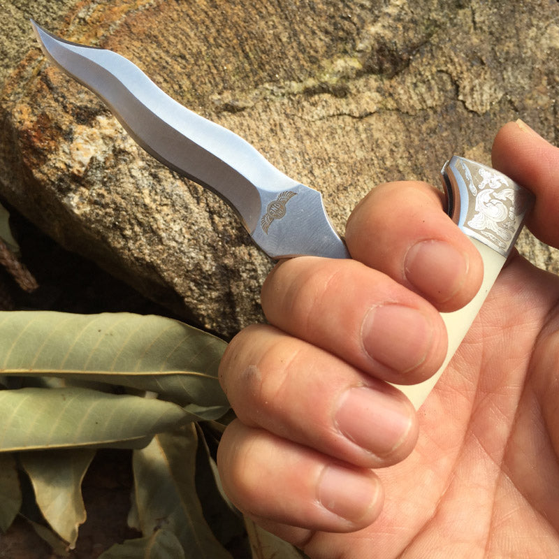 Bone-imitated serpentine hand stiletto