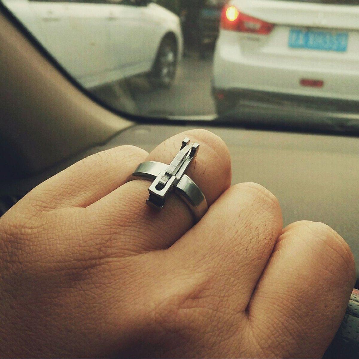 Folding Brass Knuckle Knife - Cakra EDC Gadgets